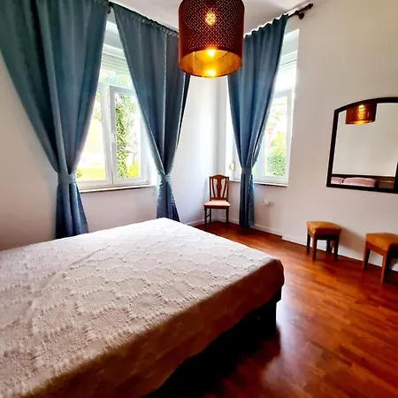 Zoey Apartment